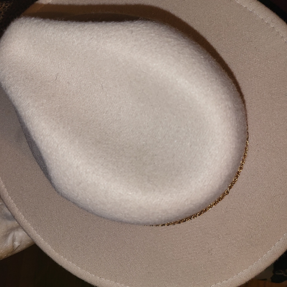 Fashion ivory hat with  gold chain around the brim.